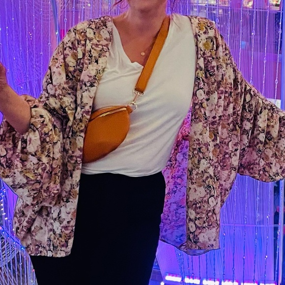 Big Water Blue Sky Floral Kimono - Picture 3 of 7